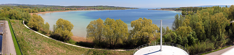 Blick vom Faulturm der
                                          Kl�ranlage Radolfzell auf den
                                          Markelfinger Winkel