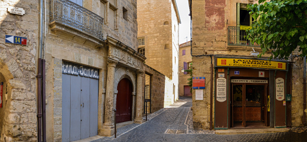 In der Altstadt von
                                            Pezenas, Languedoc,
                                            Frankreich Kugelpanorama in
                                            der s�dfranz�sischen
                                            Moli�restadt.