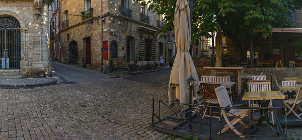 In der Altstadt von
                                            Pezenas, Languedoc,
                                            Frankreich Kugelpanorama in
                                            der s�dfranz�sischen
                                            Moli�restadt.